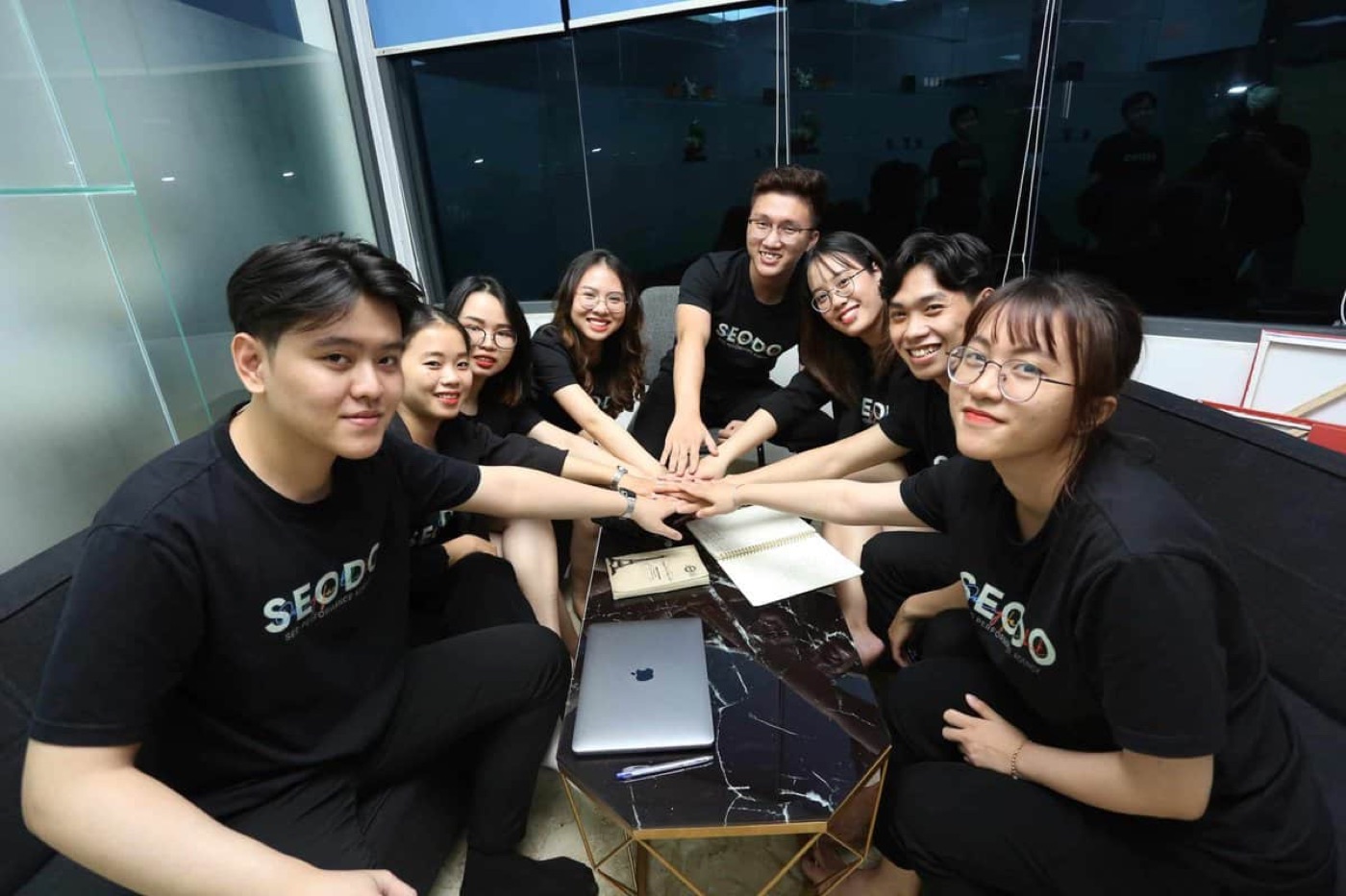 Một đội dự án SEODO trong buổi họp